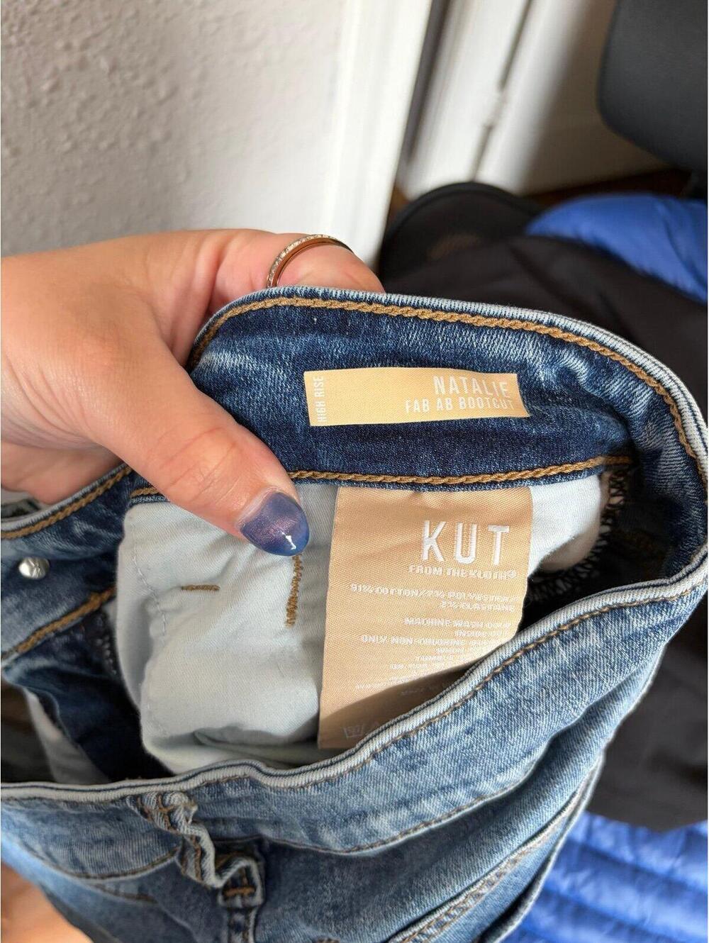 Kut from the Kloth Natalie Fab Ab Bootcut Jeans size 10. Inseam is 32in - Picture 4 of 4